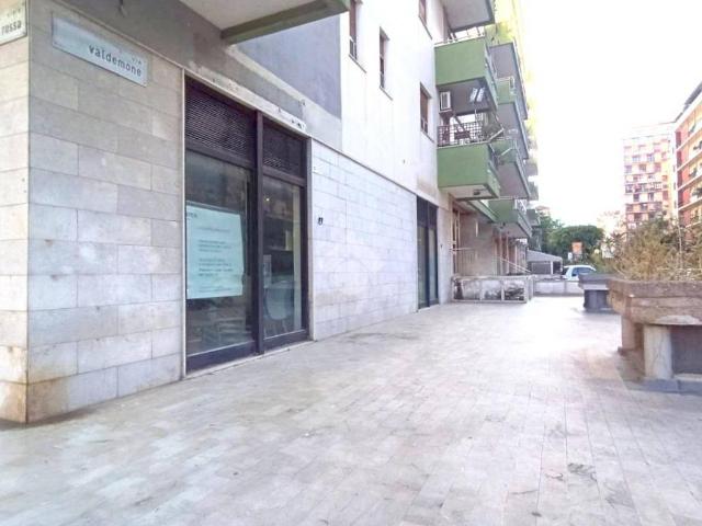 Locale Commerciale in affitto a VI Circoscrizione, Palermo