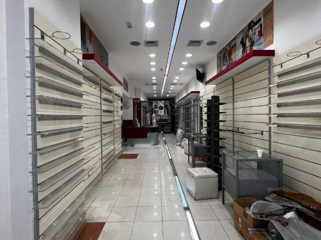 Locale Commerciale in affitto a I Circoscrizione, Palermo