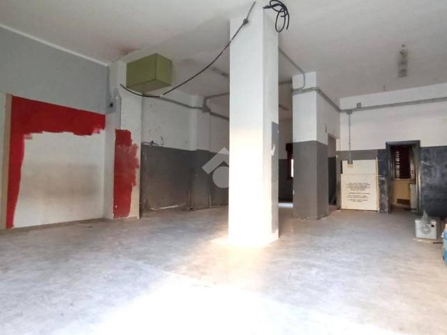 Locale Commerciale in affitto a VI Circoscrizione, Palermo