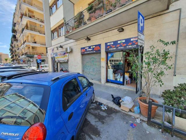 Locale Commerciale in affitto a VIII Circoscrizione, Palermo