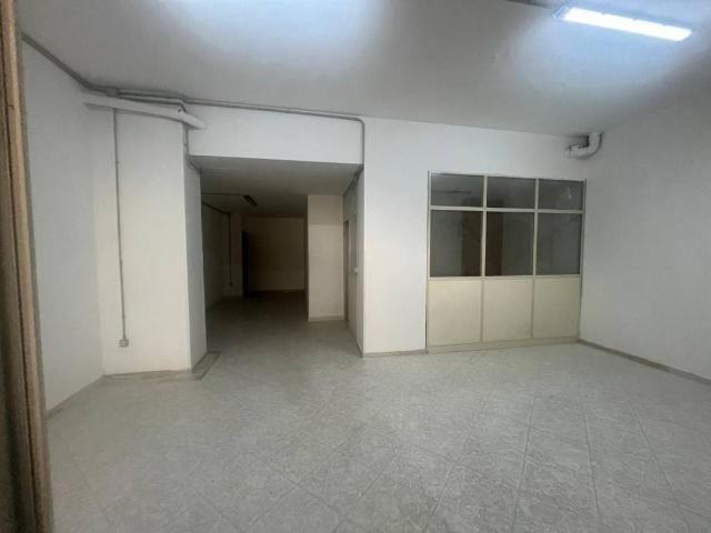Locale Commerciale in affitto a V Circoscrizione, Palermo