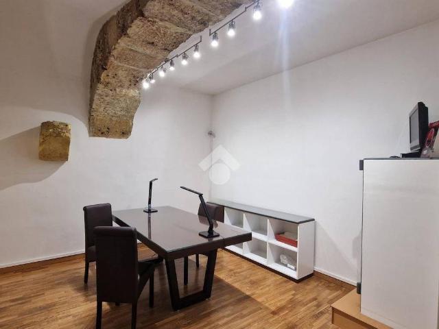 Locale Commerciale in affitto a I Circoscrizione, Palermo