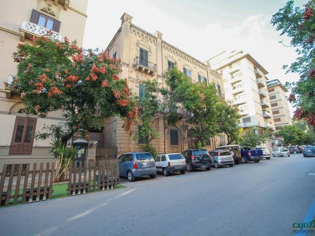 Locale Commerciale in affitto a VIII Circoscrizione, Palermo