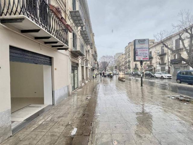 Locale Commerciale in affitto a I Circoscrizione, Palermo