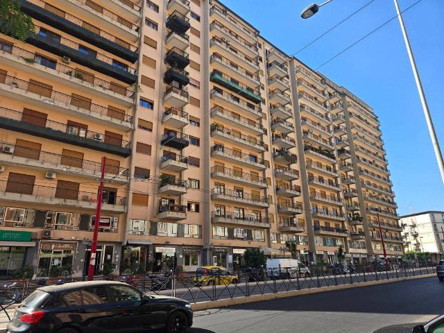 Locale Commerciale in affitto a VIII Circoscrizione, Palermo