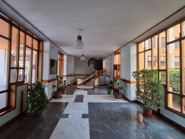 Locale Commerciale in affitto a VIII Circoscrizione, Palermo