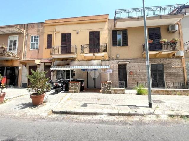 Locale Commerciale in affitto a VII Circoscrizione, Palermo