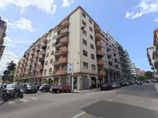 Locale Commerciale in affitto a VIII Circoscrizione, Palermo