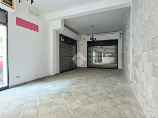 Locale Commerciale in affitto a VIII Circoscrizione, Palermo