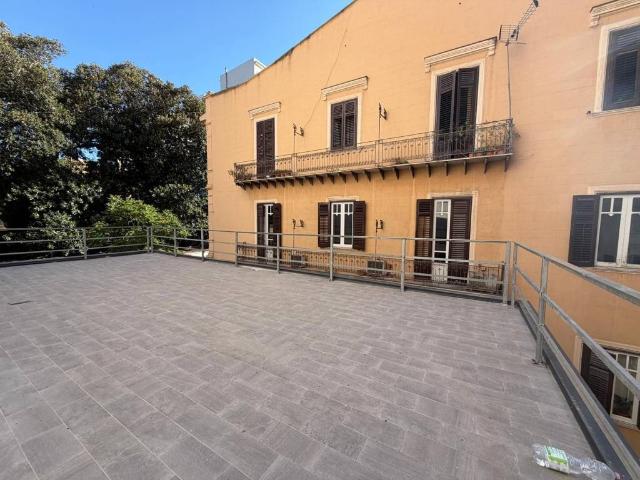 Locale Commerciale in affitto a VIII Circoscrizione, Palermo