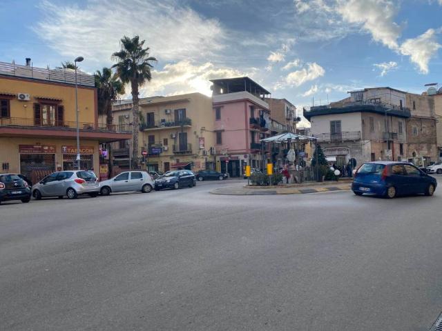 Locale Commerciale in affitto a III Circoscrizione, Palermo