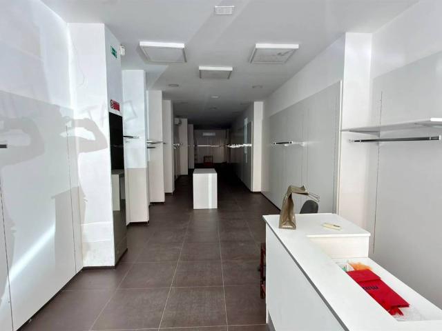 Locale Commerciale in affitto a VIII Circoscrizione, Palermo