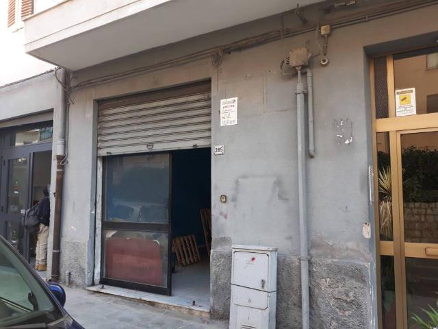 Locale Commerciale in affitto a IV Circoscrizione, Palermo