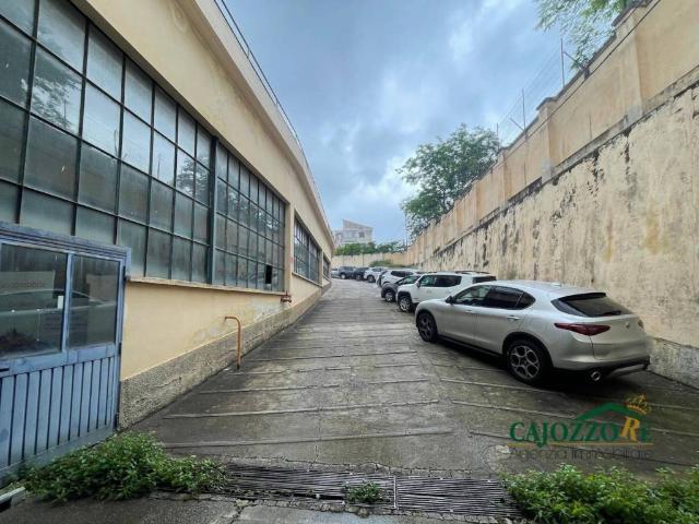 Locale Commerciale in affitto a VIII Circoscrizione, Palermo