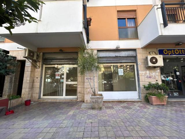 Locale Commerciale in affitto a VI Circoscrizione, Palermo