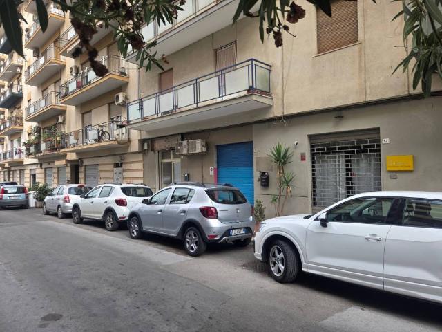 Locale Commerciale in affitto a VIII Circoscrizione, Palermo