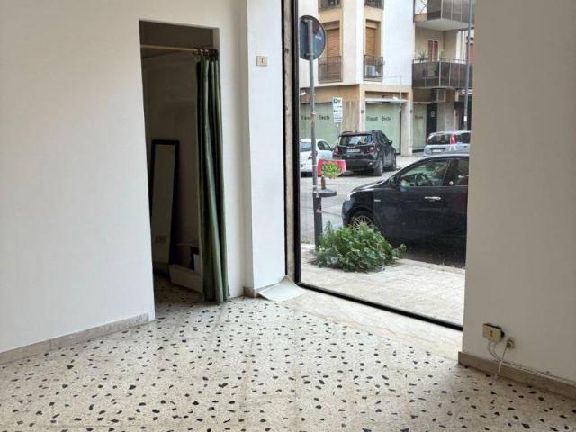 Locale Commerciale in affitto a VIII Circoscrizione, Palermo