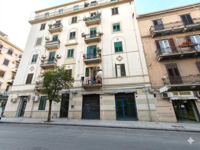 Locale Commerciale in affitto a V Circoscrizione, Palermo