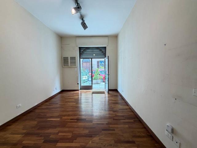 Locale Commerciale in affitto a VIII Circoscrizione, Palermo