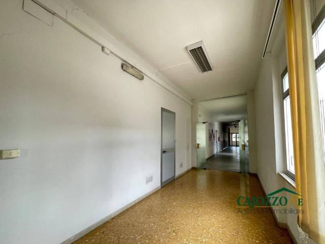 Locale Commerciale in affitto a VIII Circoscrizione, Palermo