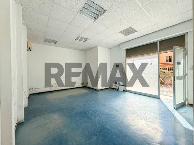 Locale Commerciale in affitto a VII Circoscrizione, Palermo