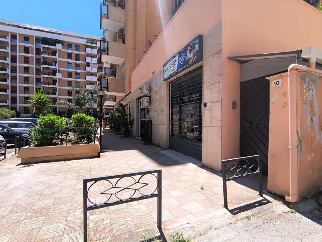 Locale Commerciale in affitto a VI Circoscrizione, Palermo