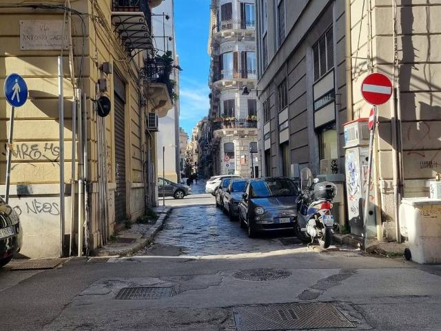 Locale Commerciale in affitto a I Circoscrizione, Palermo