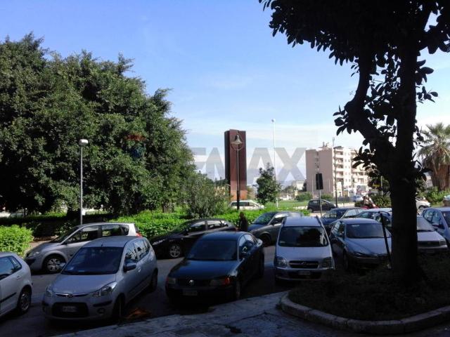 Locale Commerciale in affitto a VIII Circoscrizione, Palermo