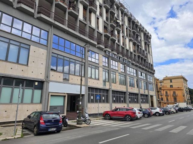 Locale Commerciale in affitto a I Circoscrizione, Palermo