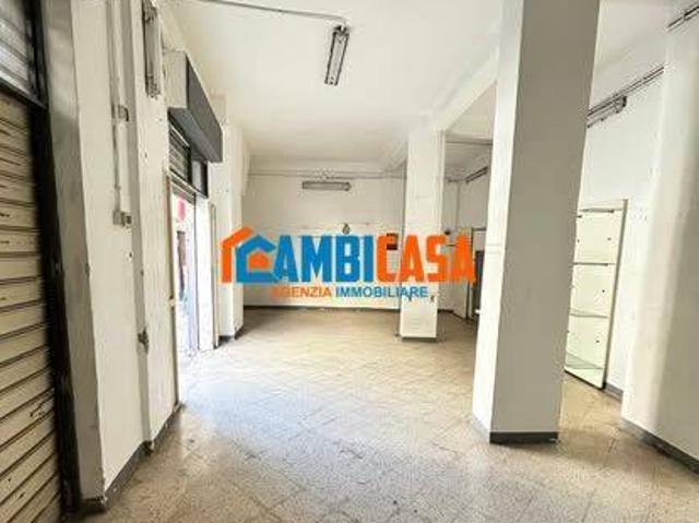 Locale Commerciale in affitto a III Circoscrizione, Palermo