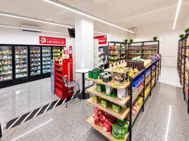Locale Commerciale in affitto a VIII Circoscrizione, Palermo