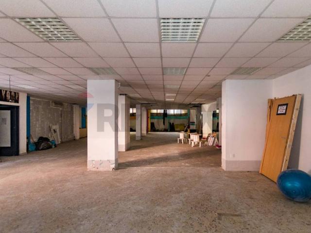 Locale Commerciale in affitto a VI Circoscrizione, Palermo
