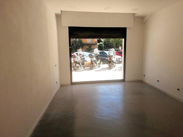 Locale Commerciale in affitto a VIII Circoscrizione, Palermo