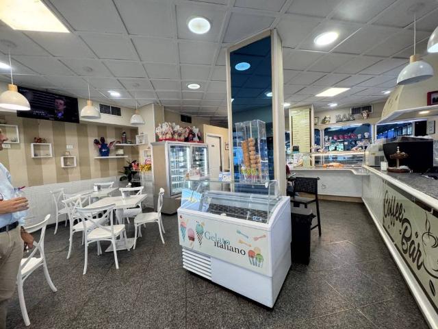 Locale Commerciale in affitto a V Circoscrizione, Palermo
