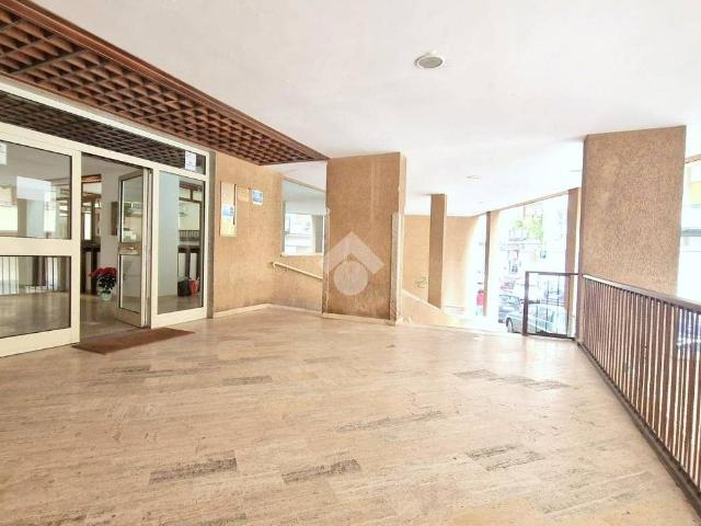 Locale Commerciale in affitto a IV Circoscrizione, Palermo
