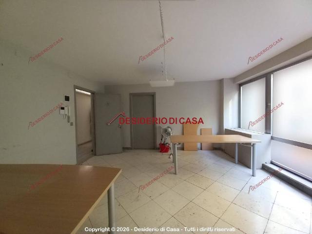 Locale Commerciale in affitto a I Circoscrizione, Palermo
