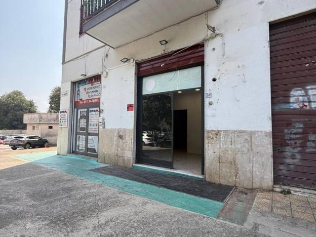 Locale Commerciale in affitto a IV Circoscrizione, Palermo