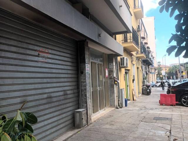 Locale Commerciale in affitto a V Circoscrizione, Palermo