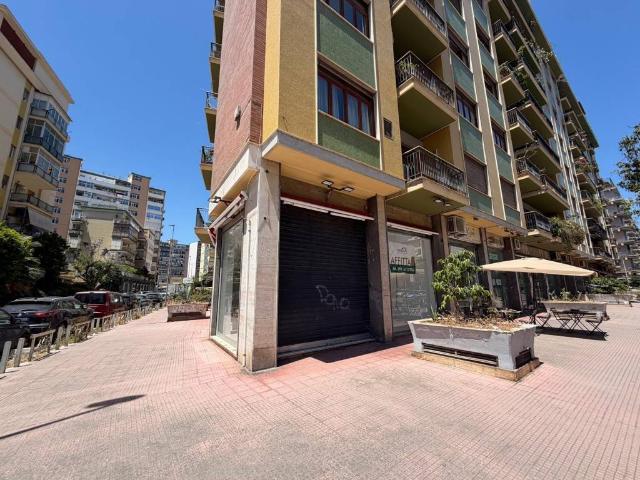 Locale Commerciale in affitto a VIII Circoscrizione, Palermo