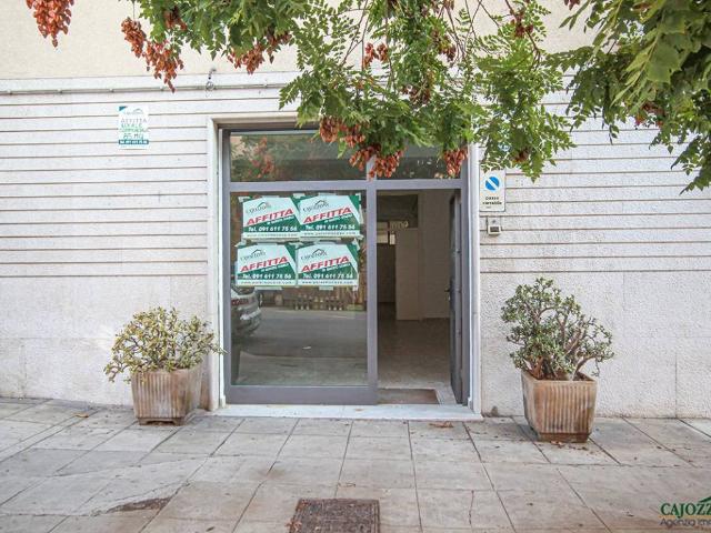 Locale Commerciale in affitto a VIII Circoscrizione, Palermo
