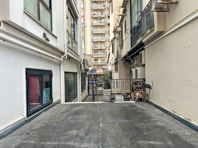 Locale Commerciale in affitto a VII Circoscrizione, Palermo