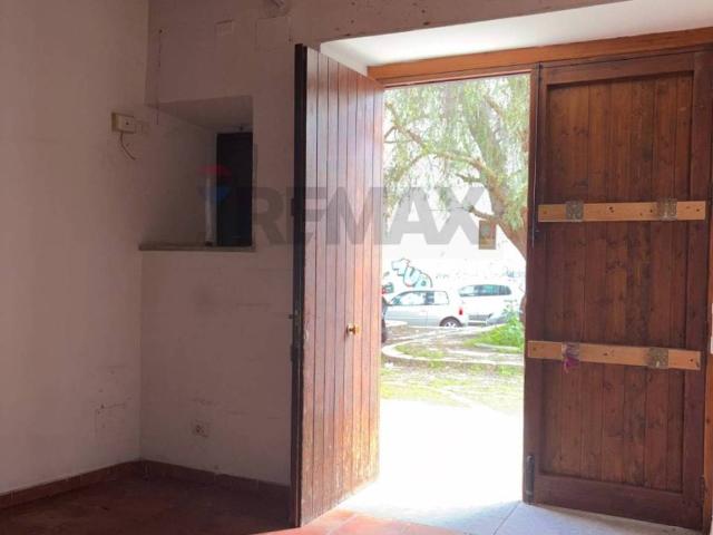 Locale Commerciale in affitto a I Circoscrizione, Palermo