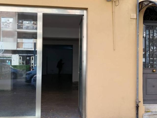 Locale Commerciale in affitto a IV Circoscrizione, Palermo