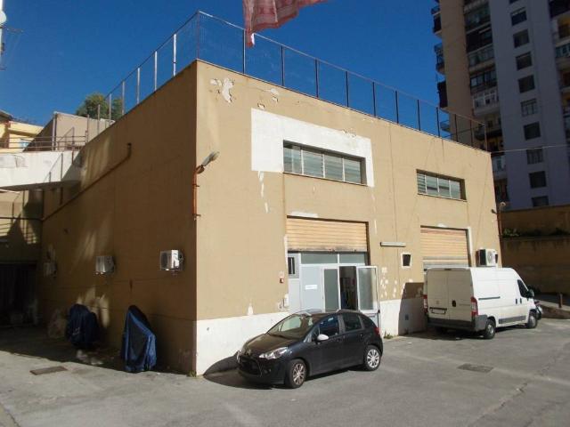 Locale Commerciale in affitto a VIII Circoscrizione, Palermo