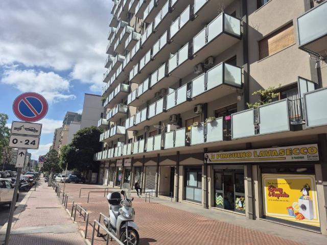 Locale Commerciale in affitto a VIII Circoscrizione, Palermo