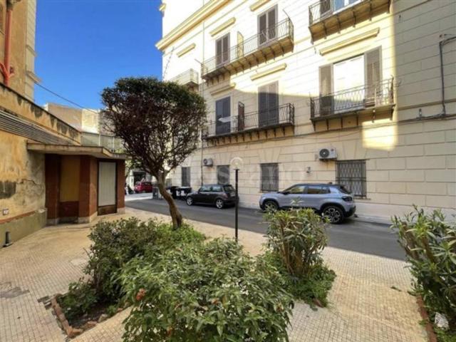 Locale Commerciale in affitto a III Circoscrizione, Palermo