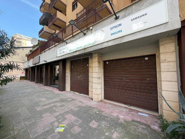 Locale Commerciale in affitto a VIII Circoscrizione, Palermo