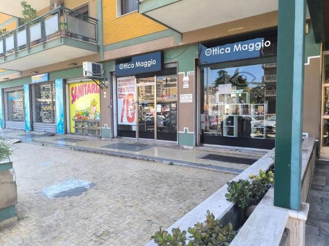 Locale Commerciale in affitto a V Circoscrizione, Palermo