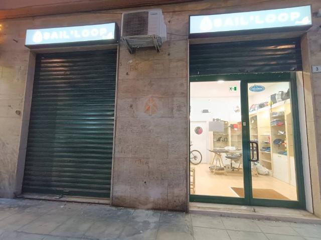Locale Commerciale in affitto a VIII Circoscrizione, Palermo
