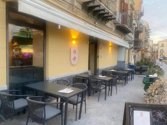 Locale Commerciale in affitto a I Circoscrizione, Palermo